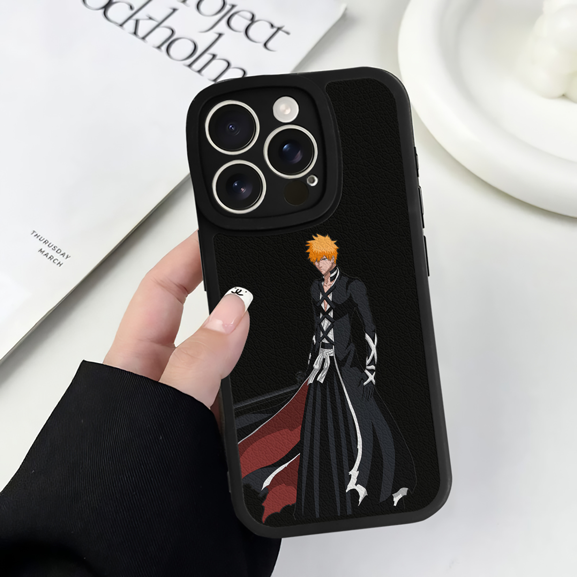 ブリーチ 黒崎一護（くろさき いちご）BLEACH Kurosaki Ichigo 【iPhone 16シリーズ対応】シリコンスマホケース（レザー調） 材質：シリコン